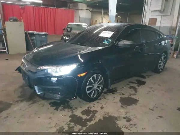 2HGFC2F51JH580728 2018 HONDA CIVIC - Image 2