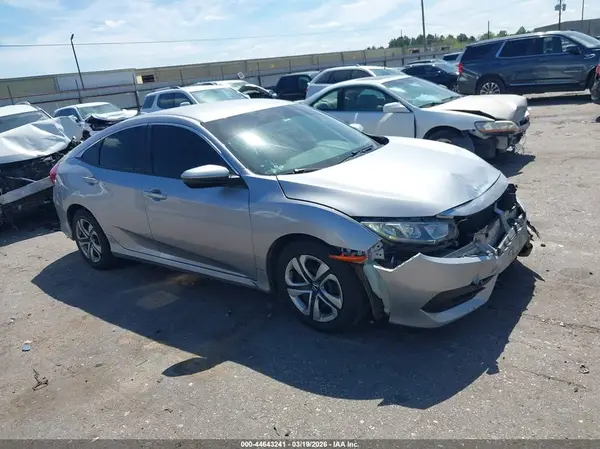 2HGFC2F51JH581930 2018 HONDA CIVIC - Image 1