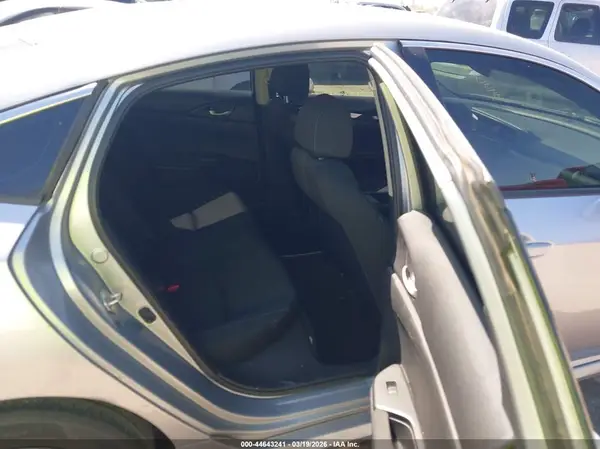 2HGFC2F51JH581930 2018 HONDA CIVIC - Image 8