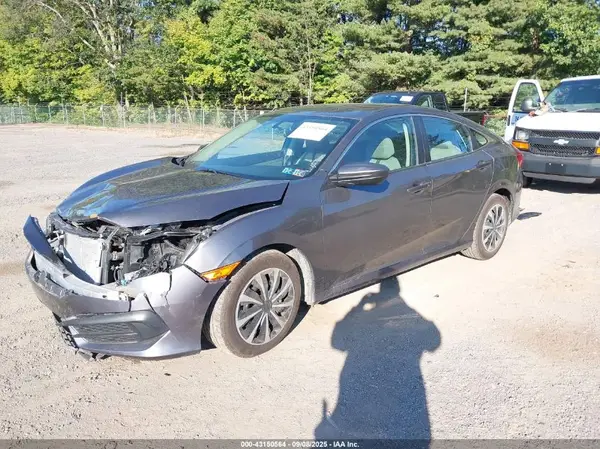 2HGFC2F51JH583743 2018 HONDA CIVIC - Image 2