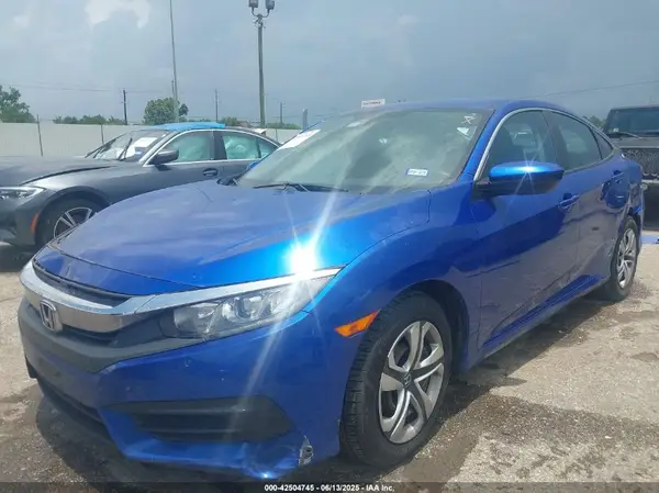 2HGFC2F51JH594760 2018 HONDA CIVIC - Image 2