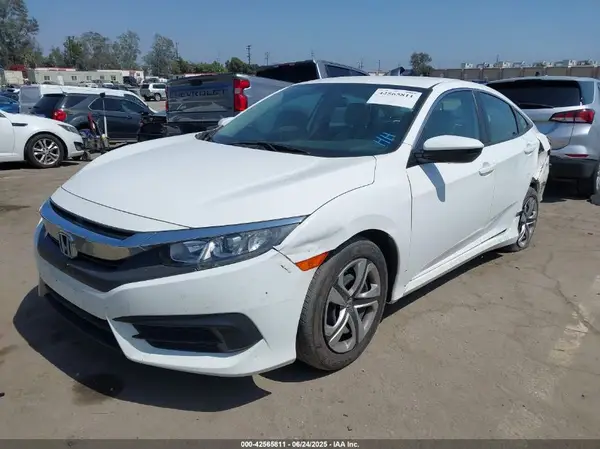 2HGFC2F51JH597271 2018 HONDA CIVIC - Image 2