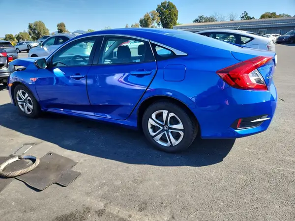 2HGFC2F51JH597772 2018 HONDA CIVIC - Image 2