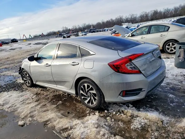 2HGFC2F51JH609080 2018 HONDA CIVIC - Image 2