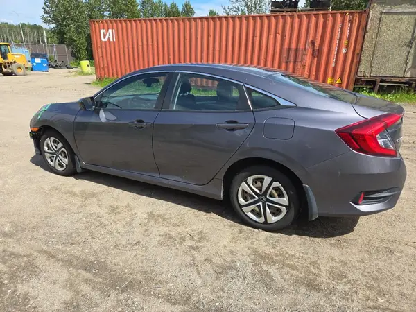 2HGFC2F52JH000886 2018 HONDA CIVIC - Image 2