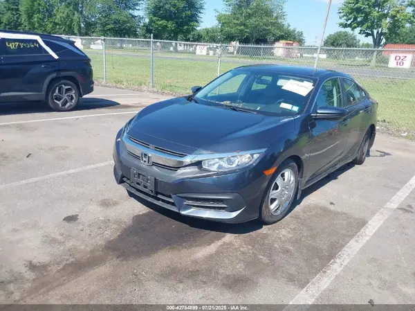 2HGFC2F52JH520022 2018 HONDA CIVIC - Image 2