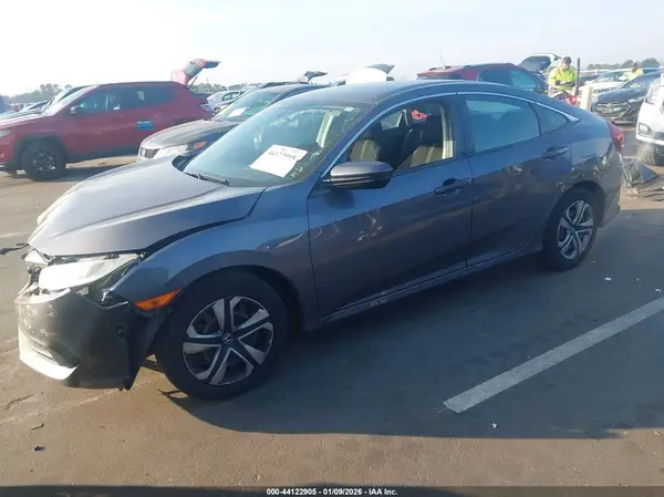 2HGFC2F52JH525933 2018 HONDA CIVIC - Image 2