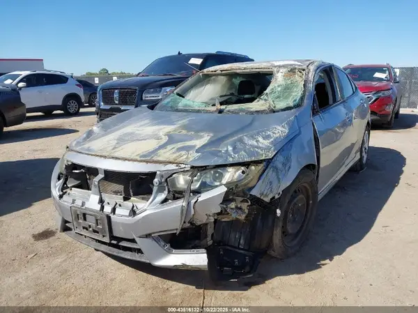 2HGFC2F52JH557572 2018 HONDA CIVIC - Image 2