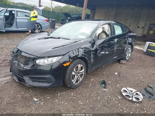 2HGFC2F52JH560276 2018 HONDA CIVIC - Image 2
