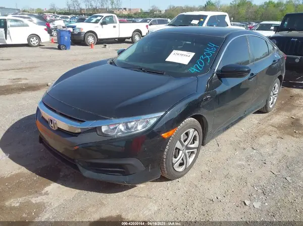 2HGFC2F52JH561461 2018 HONDA CIVIC - Image 2
