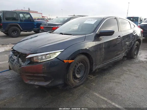 2HGFC2F52JH579653 2018 HONDA CIVIC - Image 2