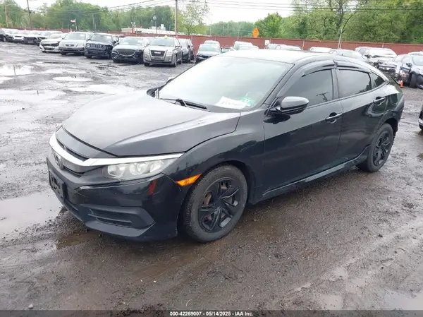 2HGFC2F52JH581113 2018 HONDA CIVIC - Image 2