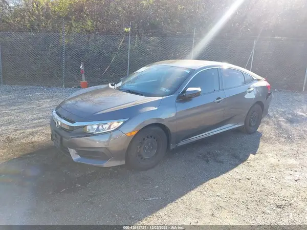 2HGFC2F52JH585632 2018 HONDA CIVIC - Image 2