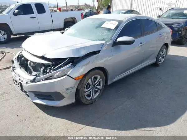 2HGFC2F52JH588014 2018 HONDA CIVIC - Image 2