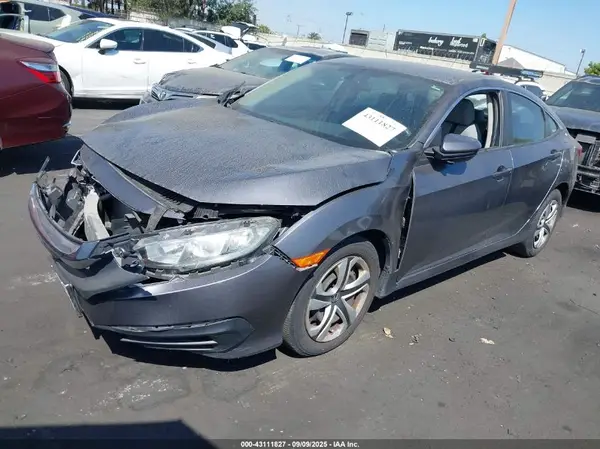 2HGFC2F52JH600226 2018 HONDA CIVIC - Image 2
