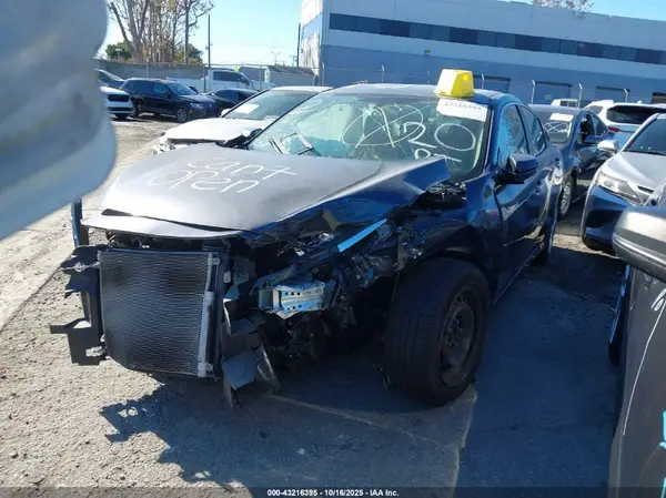 2HGFC2F52JH610528 2018 HONDA CIVIC - Image 2
