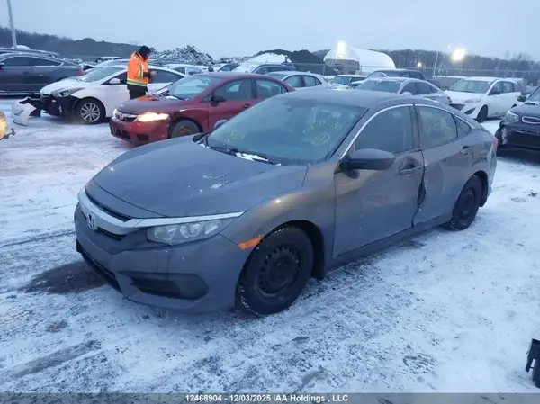 2HGFC2F53JH038188 2018 HONDA CIVIC - Image 2