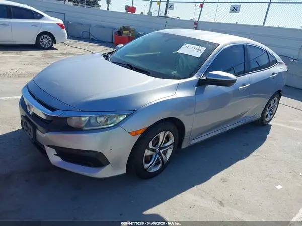 2HGFC2F53JH527268 2018 HONDA CIVIC - Image 2