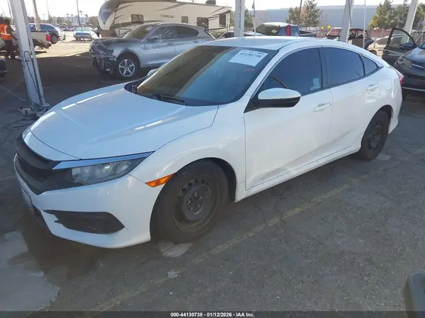 2HGFC2F53JH555930 2018 HONDA CIVIC - Image 2