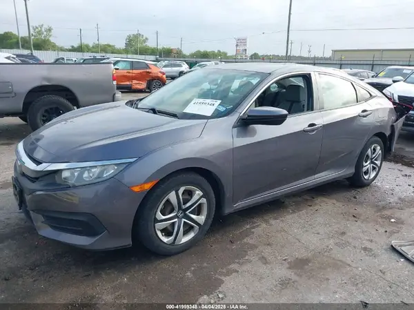 2HGFC2F53JH563543 2018 HONDA CIVIC - Image 2