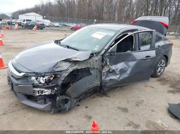 2HGFC2F53JH564644 2018 HONDA CIVIC - Image 2