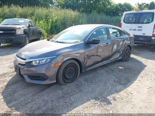 2HGFC2F53JH587728 2018 HONDA CIVIC - Image 2