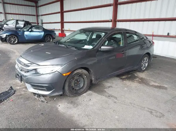 2HGFC2F53JH587731 2018 HONDA CIVIC - Image 2