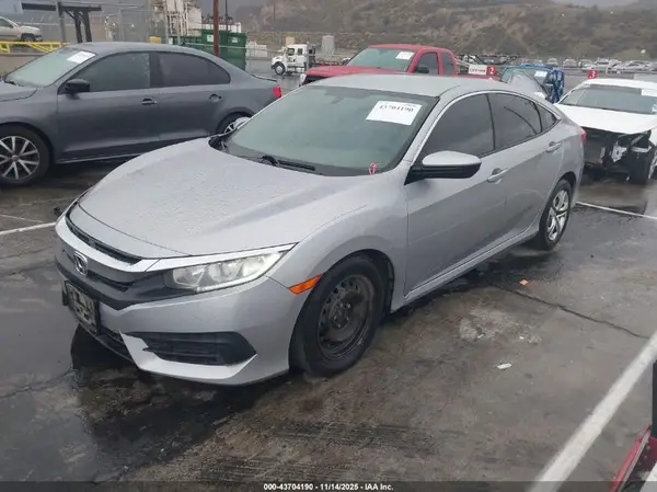 2HGFC2F54JH516764 2018 HONDA CIVIC - Image 2