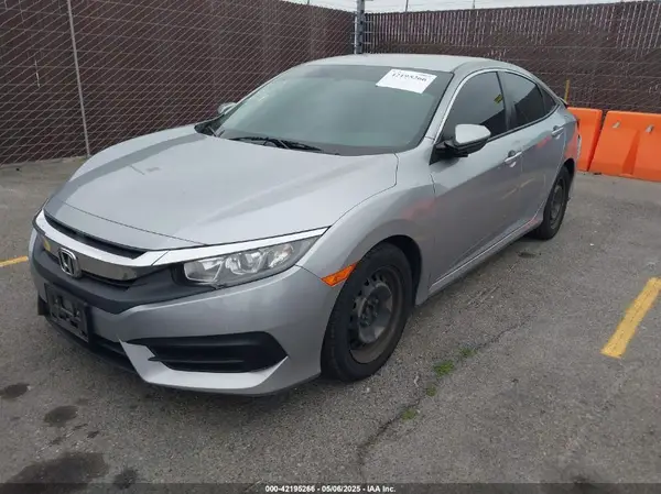 2HGFC2F54JH543821 2018 HONDA CIVIC - Image 2