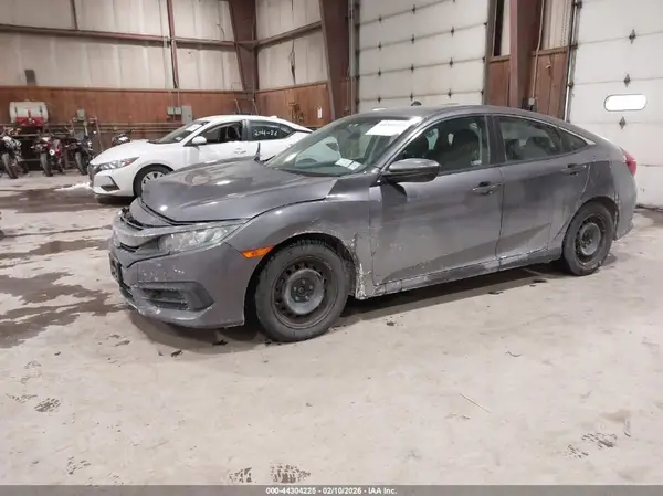 2HGFC2F54JH560473 2018 HONDA CIVIC - Image 2