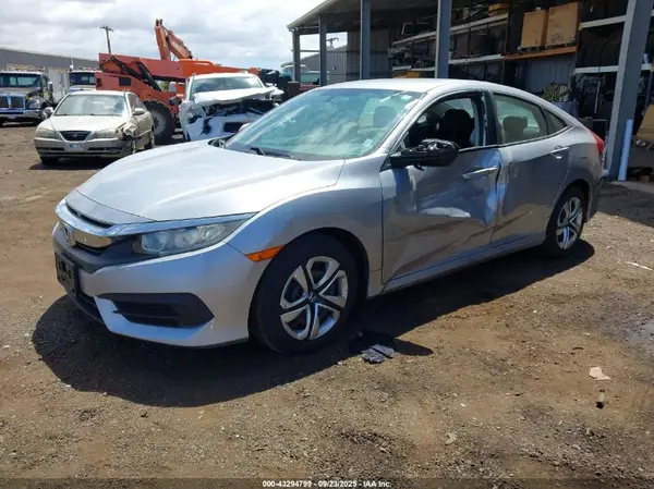 2HGFC2F54JH598768 2018 HONDA CIVIC - Image 2