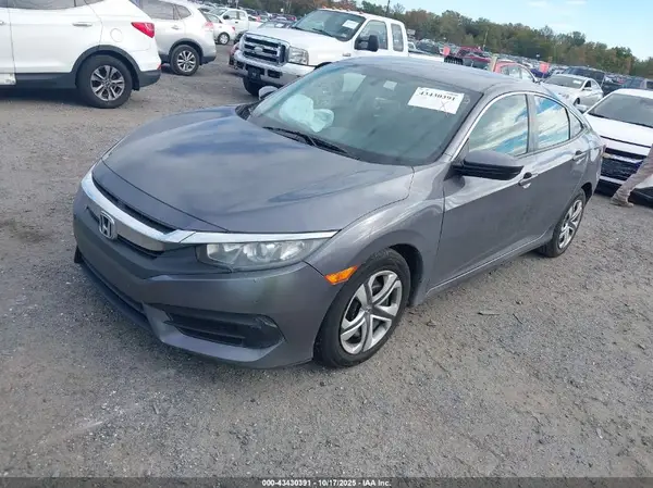 2HGFC2F54JH599774 2018 HONDA CIVIC - Image 2