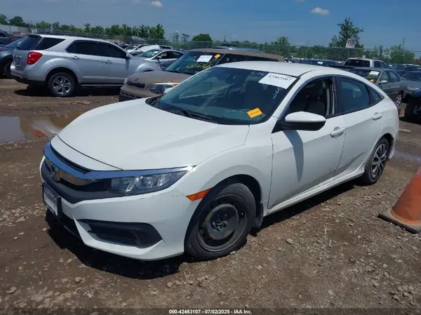 2HGFC2F55JH506647 2018 HONDA CIVIC - Image 2