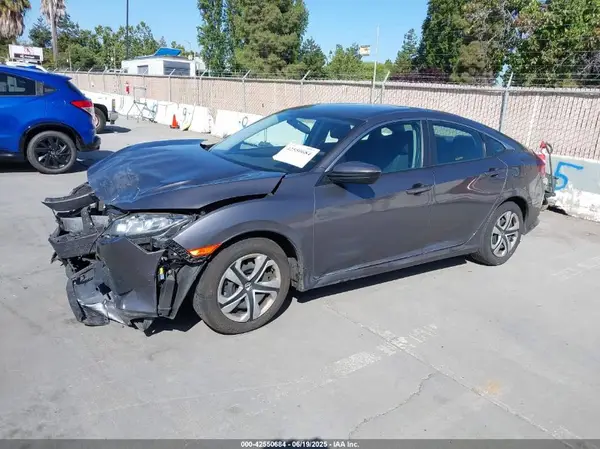 2HGFC2F55JH519768 2018 HONDA CIVIC - Image 2
