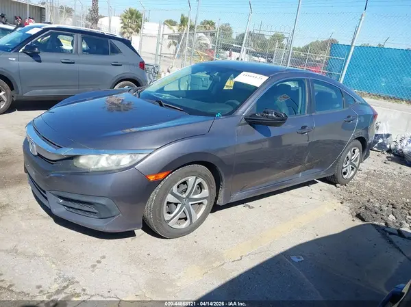 2HGFC2F55JH521164 2018 HONDA CIVIC - Image 2
