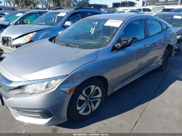 2HGFC2F55JH535968 2018 HONDA CIVIC - Image 2