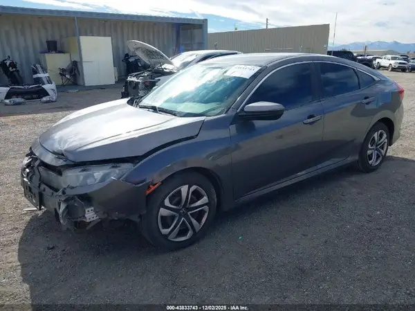 2HGFC2F55JH541916 2018 HONDA CIVIC - Image 2