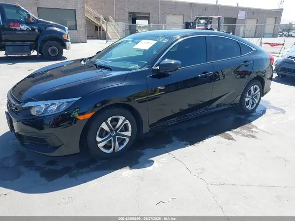 2HGFC2F55JH557162 2018 HONDA CIVIC - Image 2