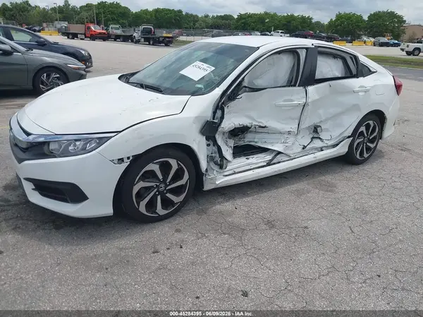 2HGFC2F55JH568498 2018 HONDA CIVIC - Image 2
