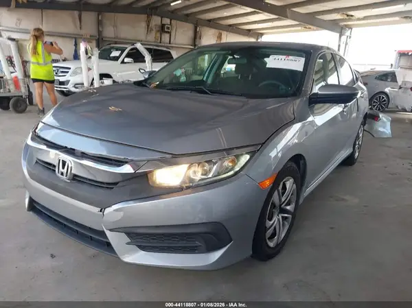 2HGFC2F55JH577024 2018 HONDA CIVIC - Image 2