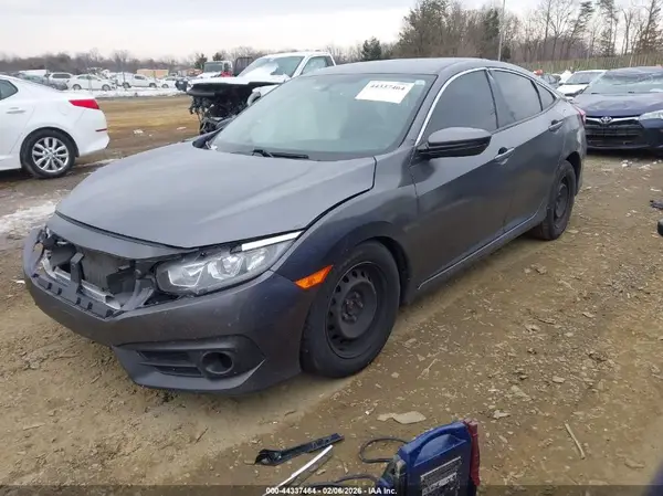 2HGFC2F55JH584636 2018 HONDA CIVIC - Image 2