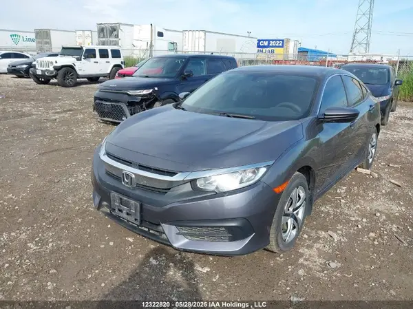 2HGFC2F56JH013186 2018 HONDA CIVIC - Image 2