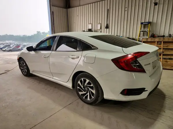 2HGFC2F56JH504521 2018 HONDA CIVIC - Image 2