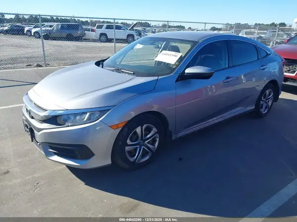 2HGFC2F56JH509752 2018 HONDA CIVIC - Image 2