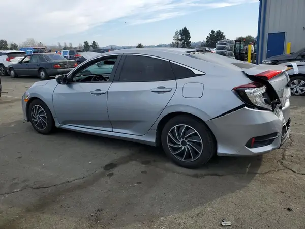 2HGFC2F56JH510769 2018 HONDA CIVIC - Image 2