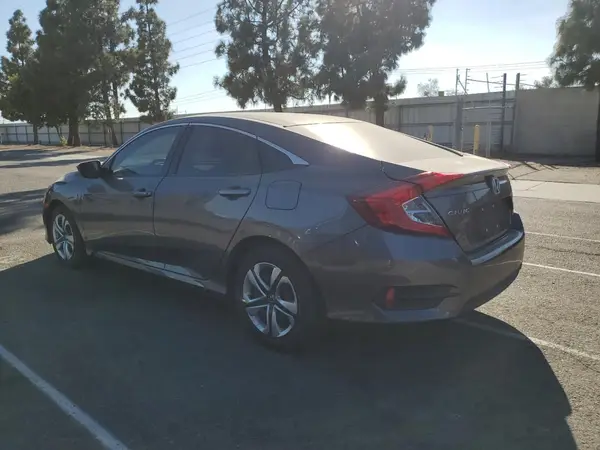 2HGFC2F56JH537230 2018 HONDA CIVIC - Image 2