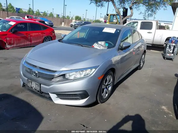 2HGFC2F56JH538068 2018 HONDA CIVIC - Image 2