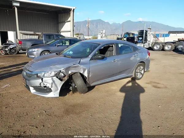 2HGFC2F56JH561513 2018 HONDA CIVIC - Image 2