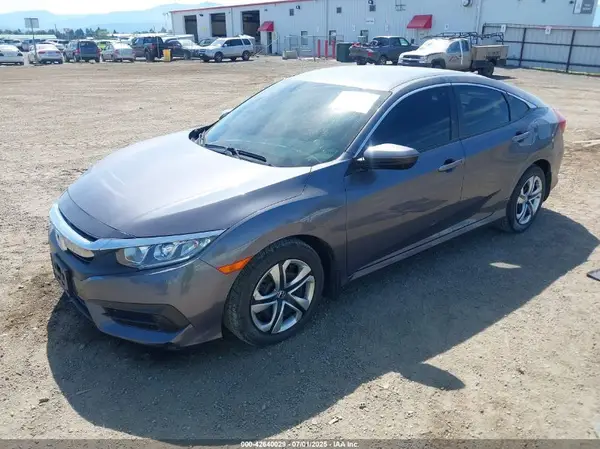 2HGFC2F56JH568008 2018 HONDA CIVIC - Image 2