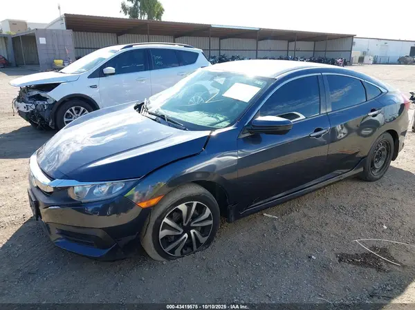 2HGFC2F56JH578070 2018 HONDA CIVIC - Image 2